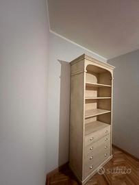 Libreria con cassetti
