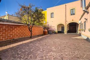 Casa campidanese con ampio cortile