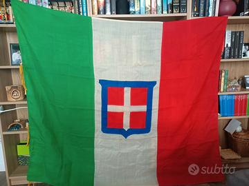 Bandiera italiana regno d'italia  stemma sabaudo