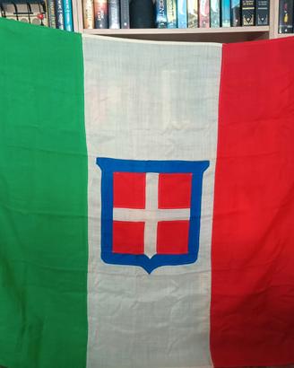 Bandiera italiana regno d'italia  stemma sabaudo