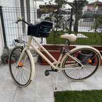 Bicicletta da donna con seggiolino