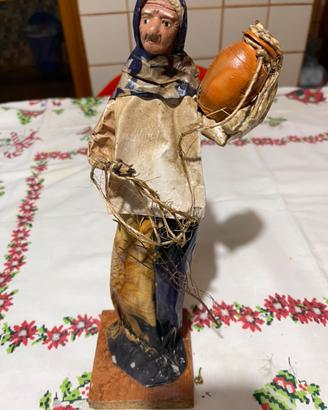 Personaggio presepe in cartapesta