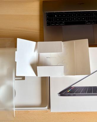 MacBook Pro 13 2018 / 8GB / 256GB / Touch Bar