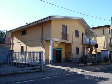 PORZIONE DI TRIFAMILIARE A LIMBIATE