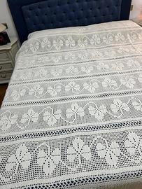 Copriletto a uncinetto