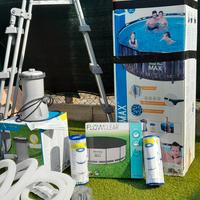 scaletta e pompa per piscina 
