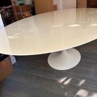 Tavolo in marmo "TULIP" modello Bianco Assoluto