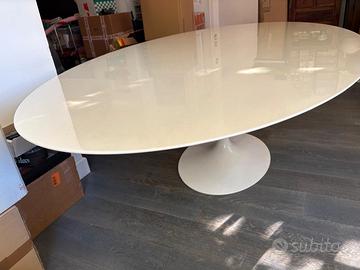 Tavolo in marmo "TULIP" modello Bianco Assoluto