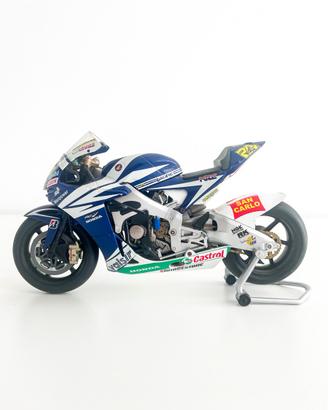 Honda RC212V Toni Elias 2007 scala 1:12