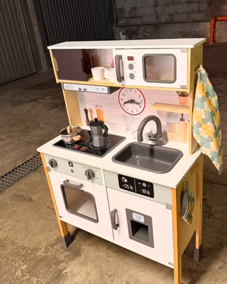 Cucina con accessori