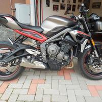 TRIUMPH STREET TRIPLE 765 R
