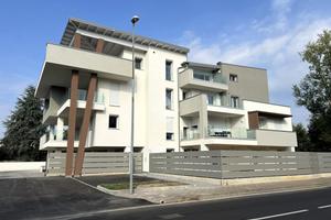 3 LOCALI A CARUGATE