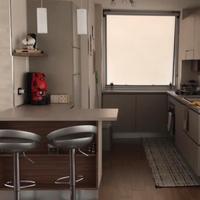 Cucina in legno compreso di accesori