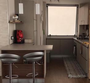 Cucina in legno compreso di accesori