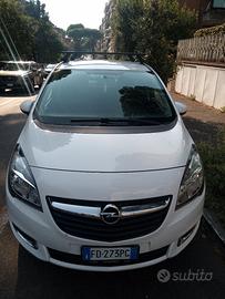 Auto Opel Meriva bianca 1.4 Benz/GPL 120cv turbo.