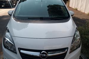 Auto Opel Meriva bianca 1.4 Benz/GPL 120cv turbo.