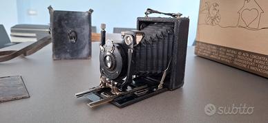 fotocamera d epoca a soffietto pieghevole
