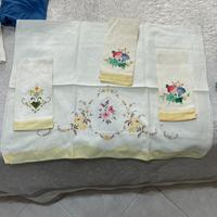 set di asciugamani di lino ricamati a mano