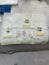 set di asciugamani di lino ricamati a mano