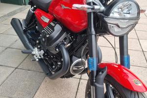 Guzzi V7 850 SPORT con €700 ACCESSORI OMAGGIO