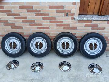 4 cerchi Fiat 500 gommati, con borchie