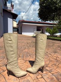 Stivali pelle beige, con tacchi (Made in Italy)