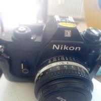 Macchina fotografica NIKON EM diversi obiettivi