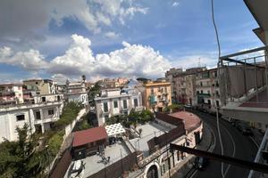 2 LOCALI A NAPOLI