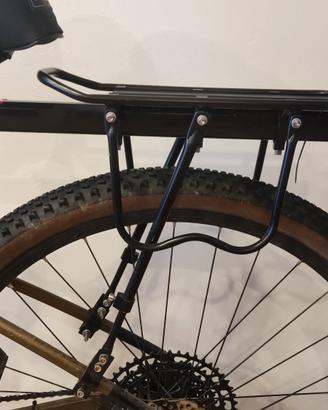 Portapacchi posteriore regolabile per bicicletta 