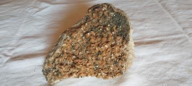 Pirite cristalli su Barite (Marocco)