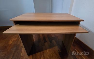 scrivania in rovere chiaro  prezzo trattabile 
