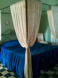 Letto a baldacchino