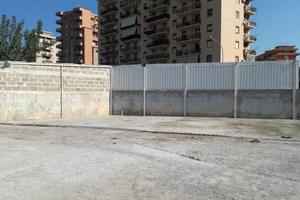 Ampia area adibita a parcheggio