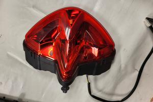 FANALE POSTERIORE ORIGINALE PER TRIUMPH SPEED TRIP