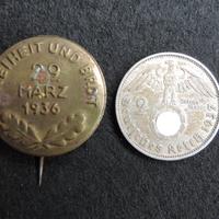Moneta e spilla tedesca WW2 militaria