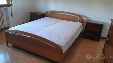 Camera matrimoniale con letto comodini e armadio