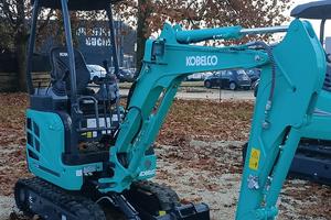 Miniescavatore più attrezzature