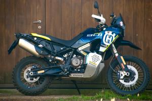 Husqvarna norden 901 expedition