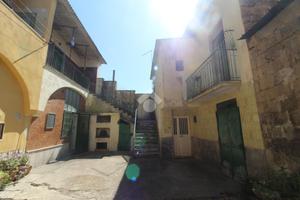 2 LOCALI A CASAGIOVE