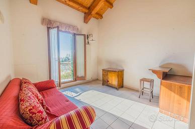 Affascinante bilocale con balcone