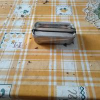 Scatola metallo con siringa 