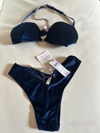 Comlpletino intimo, donna intimissimi
