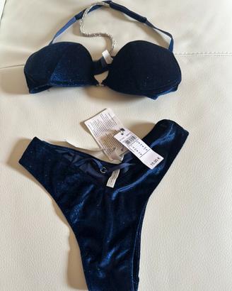 Comlpletino intimo, donna intimissimi
