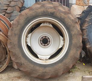 Ruote complete con cerchi 13.6R28