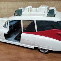 Ecto 1 Ghostbusters anni 80 da recupero