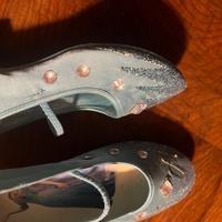 Scarpe di Frozen taglia 35 (circa)