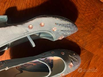 Scarpe di Frozen taglia 35 (circa)