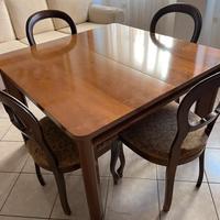 Tavolo quadrato (allungabile) in legno