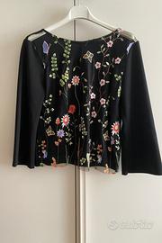 Maglietta donna nera con tulle ricamato a fiori