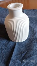 Vaso Minimalista – Design Scanalato in Bianco
